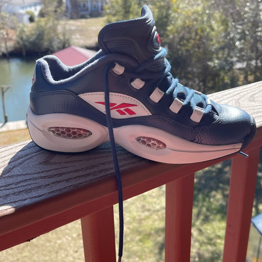 Reebok-Allen Iverson Question Georgetown Low Size 5 Men’s
*Woman’s Size 6.5*